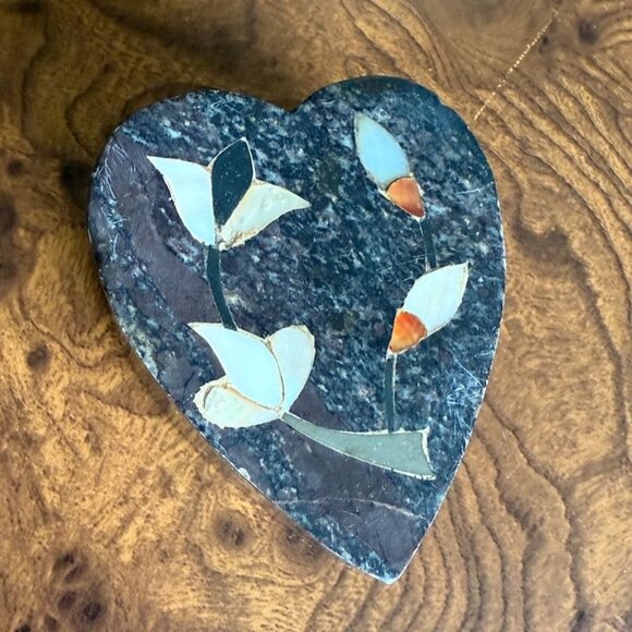 Soapstone Heart Trinket Box Inlaid with Mother of Pearl - Picture 2 of 8